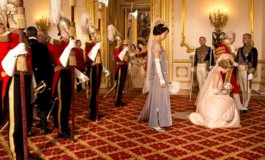 Лондонский сезон (The London Season) – фото момента из 9 серии 4 сезона сериала Аббатство Даунтон Лондонский сезон (The London Season) – фото момента из 9 серии 4 сезона сериала Аббатство Даунтон